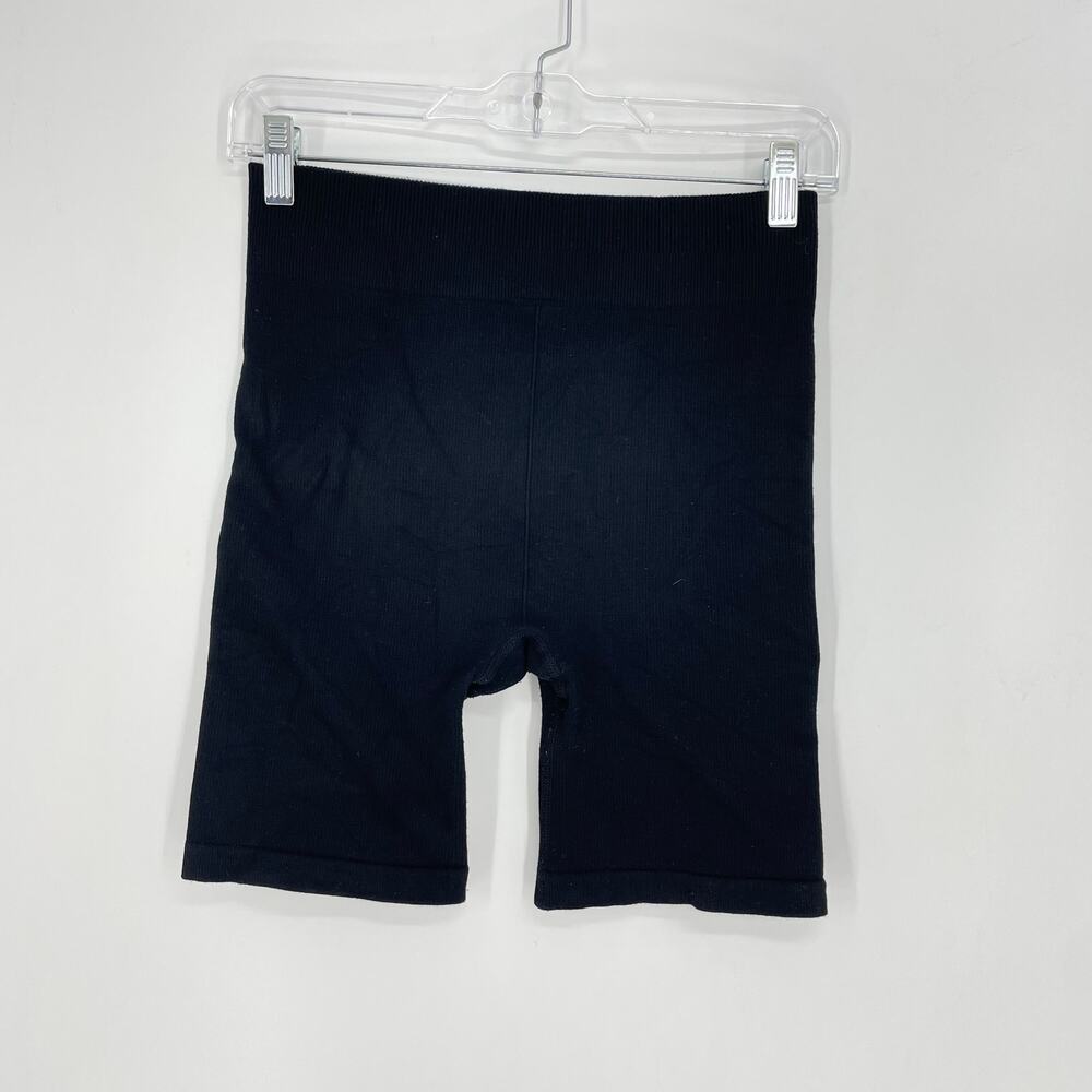 Fabletics High Rise Ribbed Bike Shorts Size Medium - Picture 4 of 5